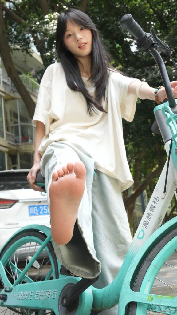 青檸映畫 NO.042 – 阿慌 共享單車裸足[133P/2V/9.45GB]插圖2