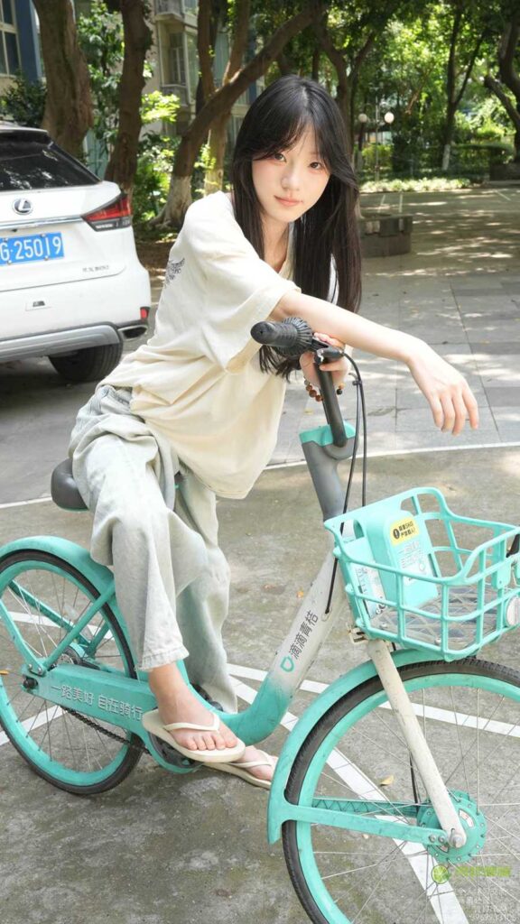 青檸映畫 NO.042 – 阿慌 共享單車裸足[133P/2V/9.45GB]插圖1