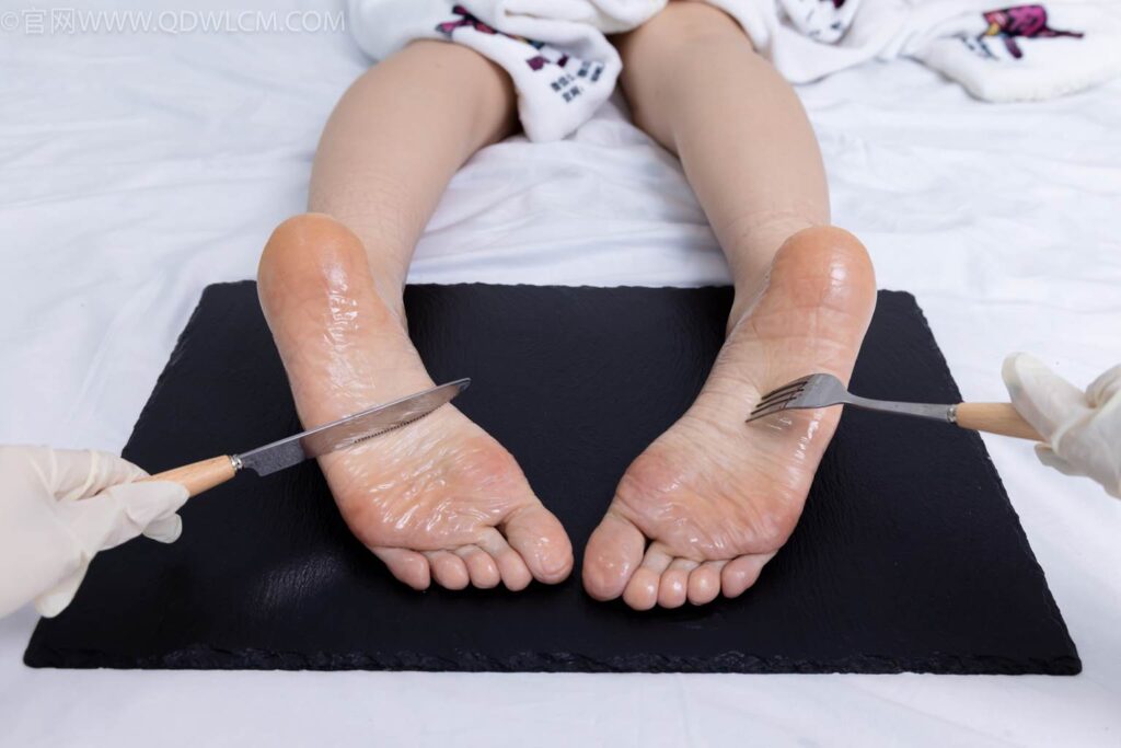 物戀傳媒 NO.2486 菜菜-高跟鞋、厚黑絲、裸足[284P/1V/6.02GB]插圖