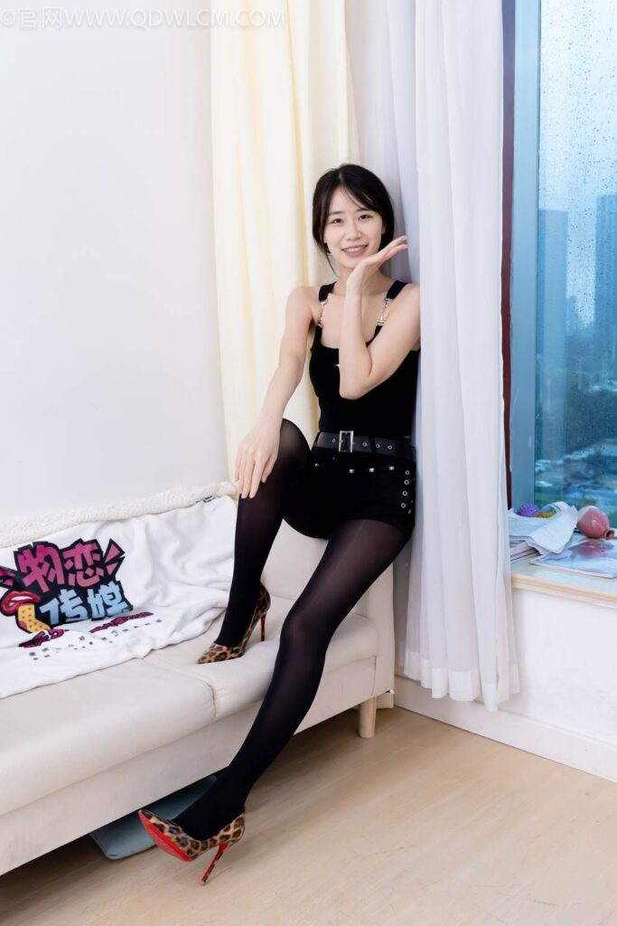 物戀傳媒 NO.2486 菜菜-高跟鞋、厚黑絲、裸足[284P/1V/6.02GB]插圖2