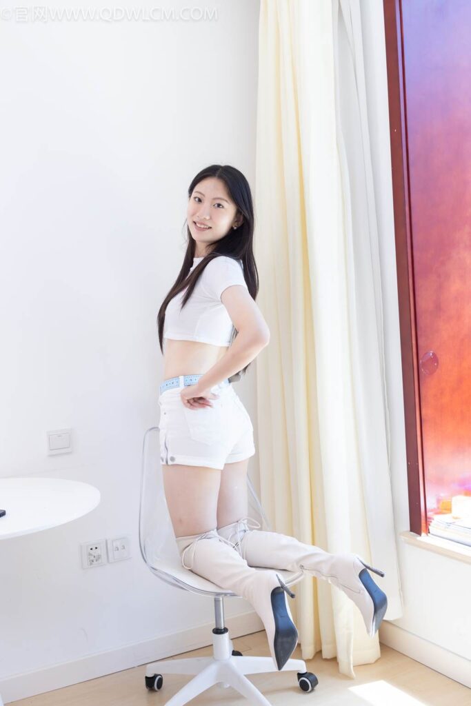 物戀傳媒 NO.2488 奶糖-高跟長靴、白棉襪、裸足[180P/1V/3.73GB]插圖1