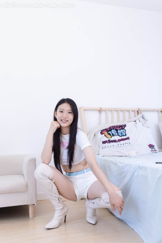 物戀傳媒 NO.2488 奶糖-高跟長靴、白棉襪、裸足[180P/1V/3.73GB]插圖