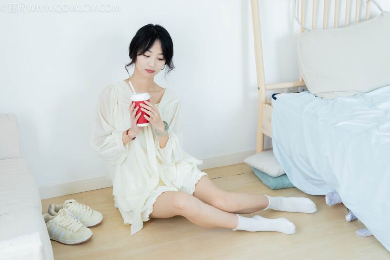 物戀傳媒 NO.2489 南南-板鞋、白棉襪、裸足[150P/1V/3.47GB]-無料攝影圈