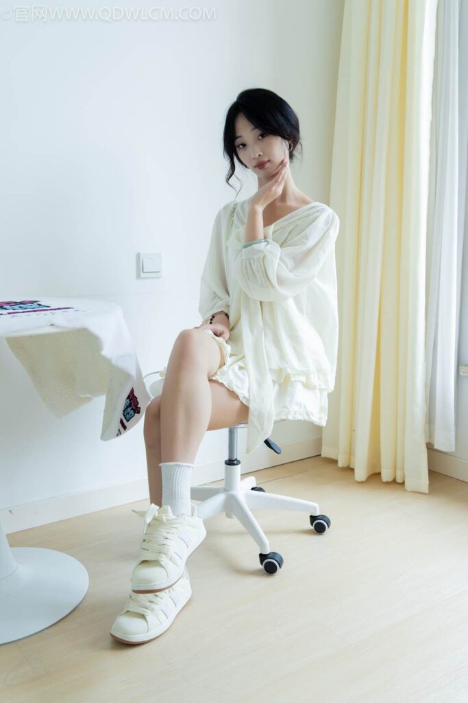 物戀傳媒 NO.2489 南南-板鞋、白棉襪、裸足[150P/1V/3.47GB]插圖3