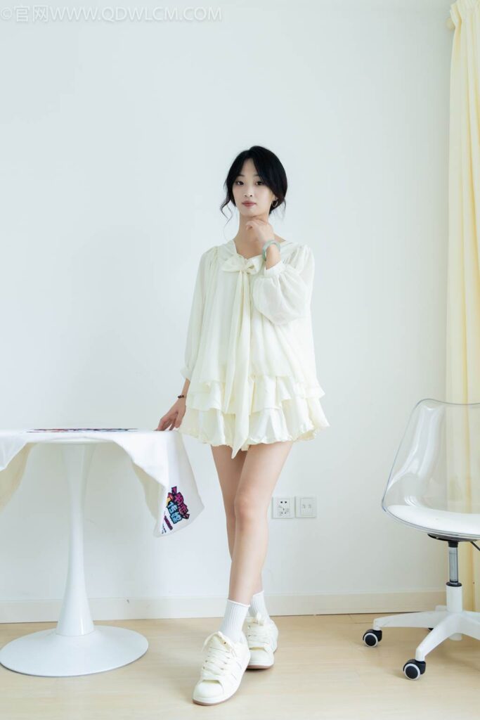 物戀傳媒 NO.2489 南南-板鞋、白棉襪、裸足[150P/1V/3.47GB]插圖2