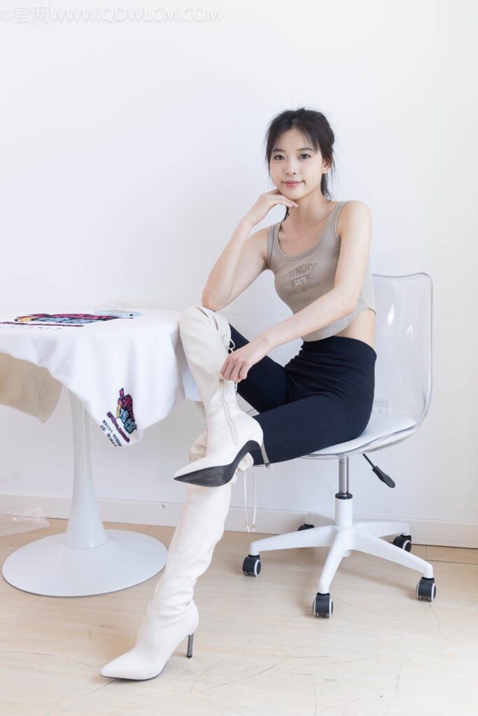 物戀傳媒 NO.2490 茯苓-長(zhǎng)靴、白棉襪、裸足[180P/1V/4.14GB]插圖3