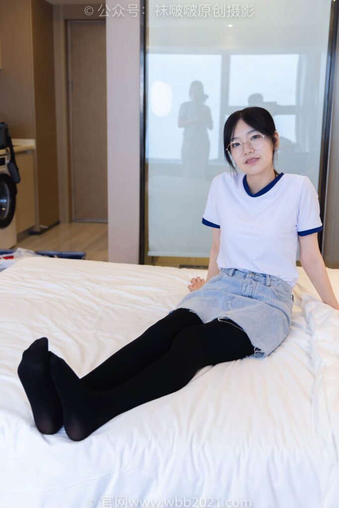 [BoBoSocks襪啵啵]NO.447 小甜豆 平底鞋、厚黑絲、踩方便面、圣女果、橘子、巧克力蛋糕劇情[140P/1V/7.23GB]插圖3