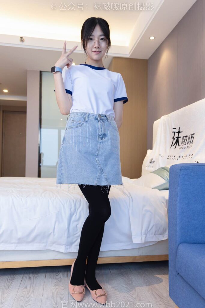 [BoBoSocks襪啵啵]NO.447 小甜豆 平底鞋、厚黑絲、踩方便面、圣女果、橘子、巧克力蛋糕劇情[140P/1V/7.23GB]插圖1