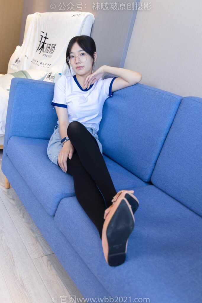 [BoBoSocks襪啵啵]NO.447 小甜豆 平底鞋、厚黑絲、踩方便面、圣女果、橘子、巧克力蛋糕劇情[140P/1V/7.23GB]插圖2