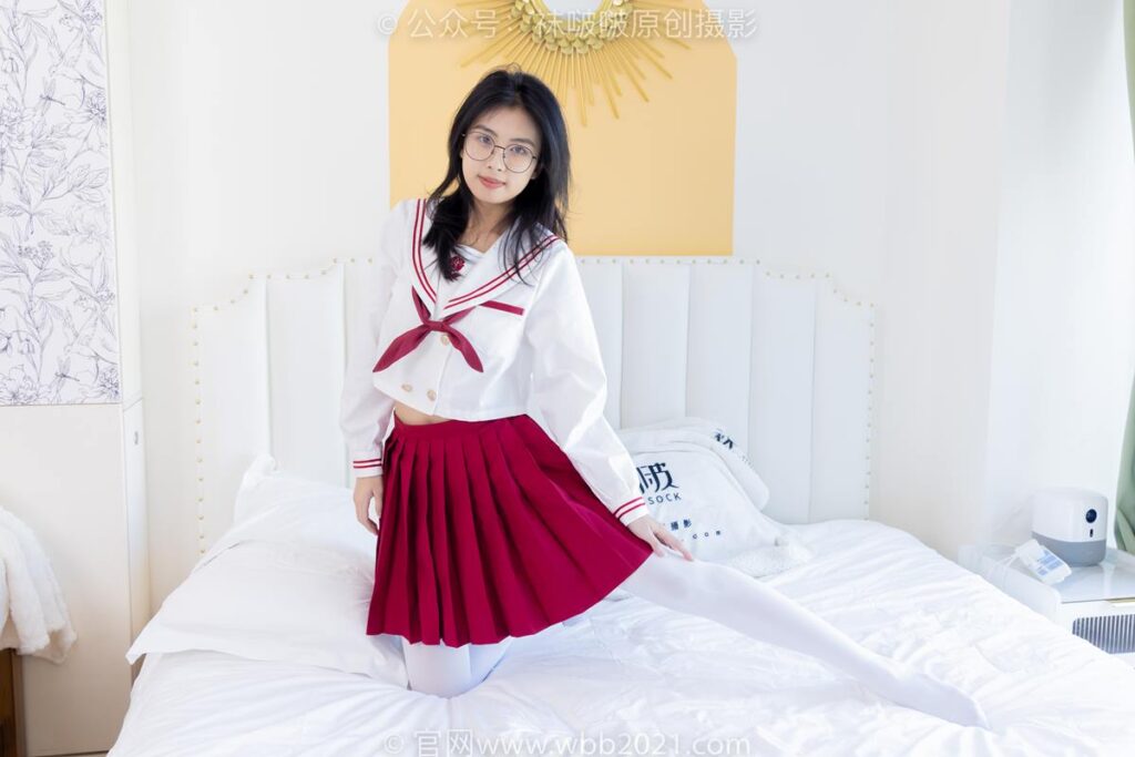 [BoBoSocks襪啵啵]NO.545 奶油-白色馬丁靴、厚白絲、jk制服、瑜伽動作時用老頭樂撓腳劇情[144P/1V/5.08GB]插圖1