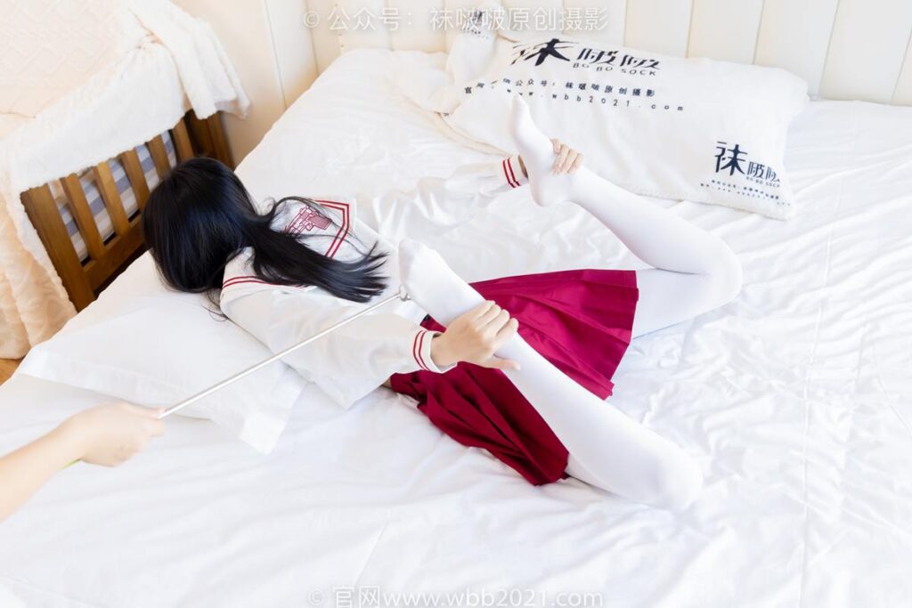 [BoBoSocks襪啵啵]NO.545 奶油-白色馬丁靴、厚白絲、jk制服、瑜伽動作時用老頭樂撓腳劇情[144P/1V/5.08GB]插圖2