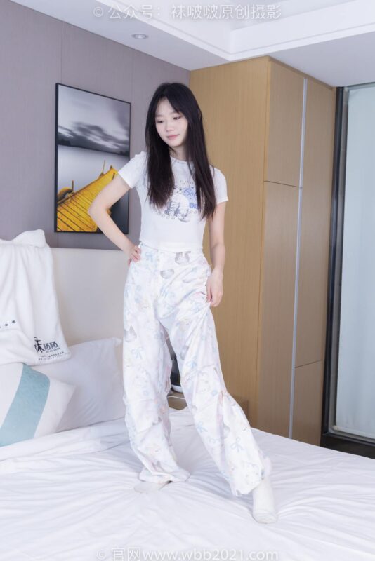 [BoBoSocks襪啵啵]NO.550 甜甜圈-板鞋自然穿臟白棉襪[148P/1V/5.90GB]-無料攝影圈