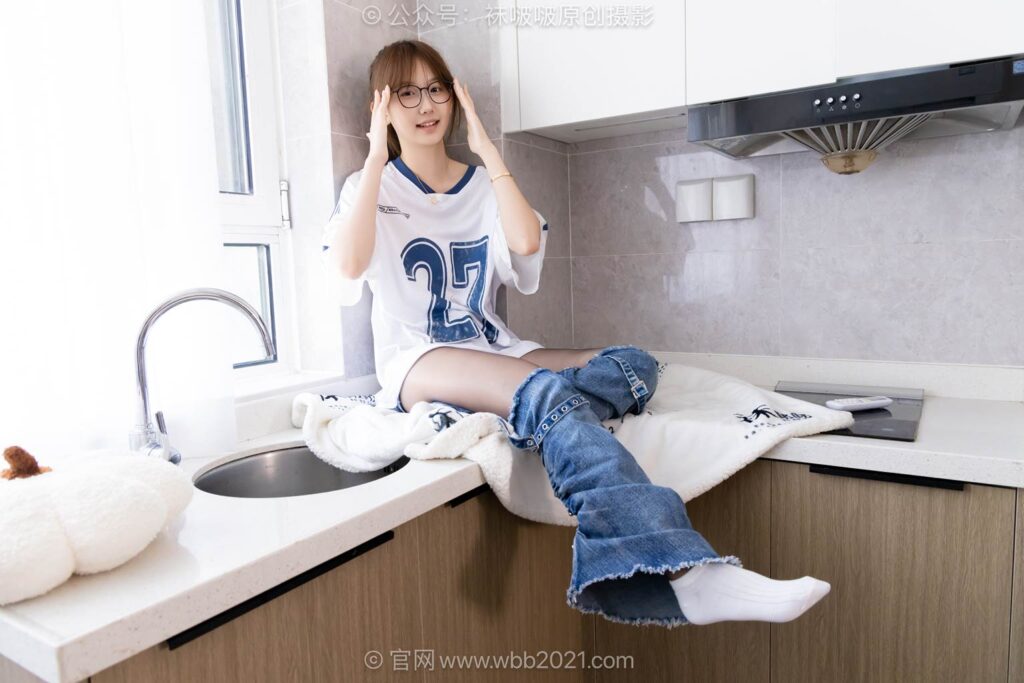 [BoBoSocks襪啵啵]NO.590 香菜-板鞋、短白棉襪、油亮薄黑絲、分體牛仔褲[148P/1V/6.04GB]插圖3